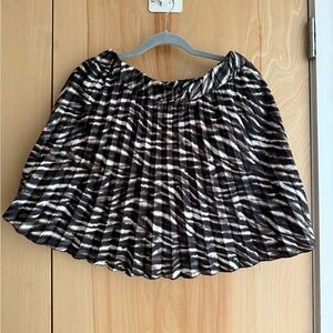 Zara Black and White Pleated Mini Skirt